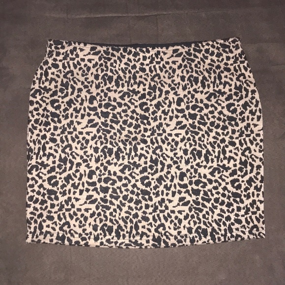 Sans Souci Dresses & Skirts - 😍cute leopard print summer beach mini skirt🐆
